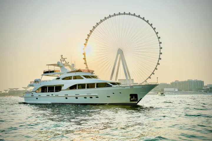 Lady B • Benetti